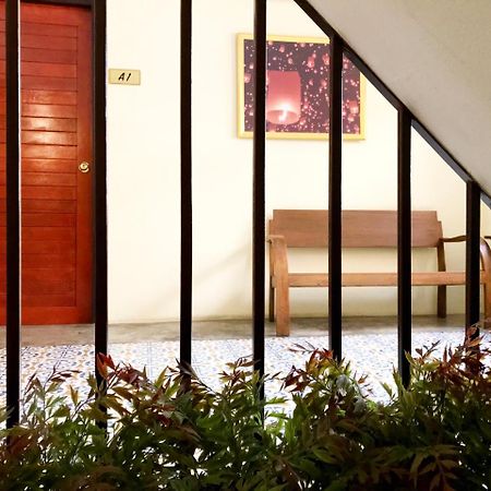 Manon Sleepeatdrink Bed & Breakfast Чиангмай Екстериор снимка