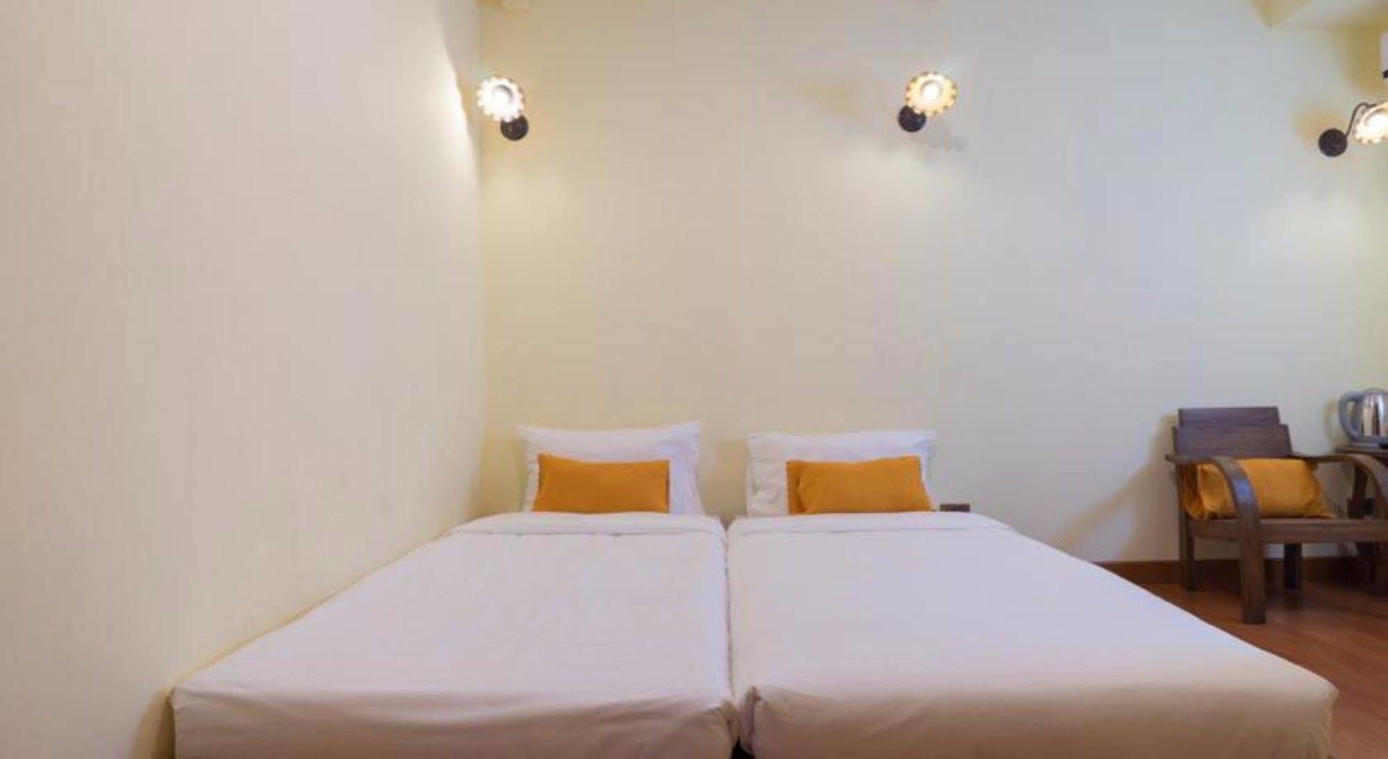 Manon Sleepeatdrink Bed & Breakfast Чиангмай Екстериор снимка