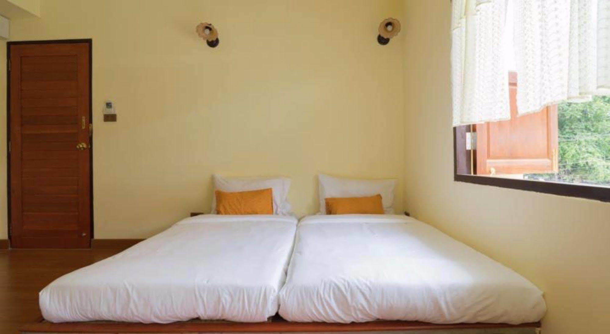 Manon Sleepeatdrink Bed & Breakfast Чиангмай Екстериор снимка
