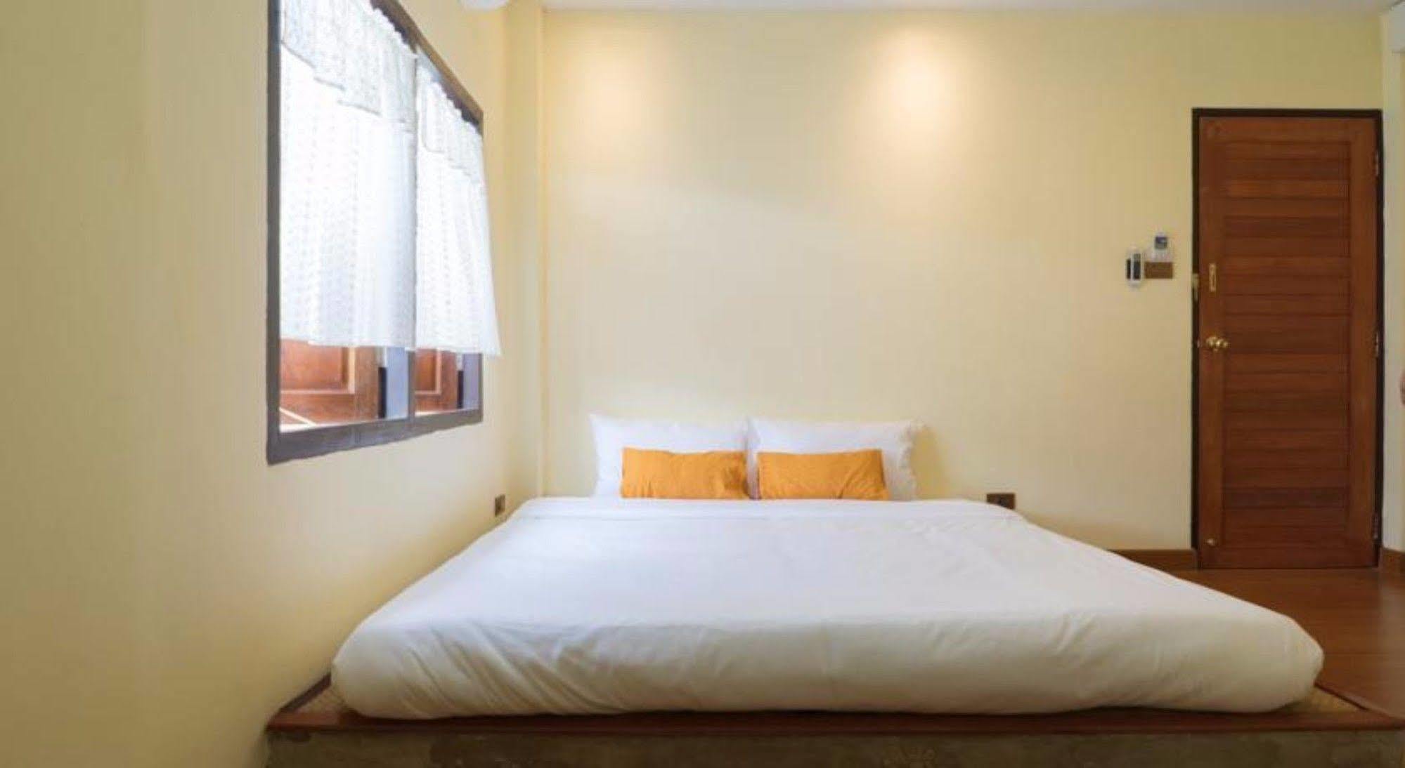 Manon Sleepeatdrink Bed & Breakfast Чиангмай Екстериор снимка