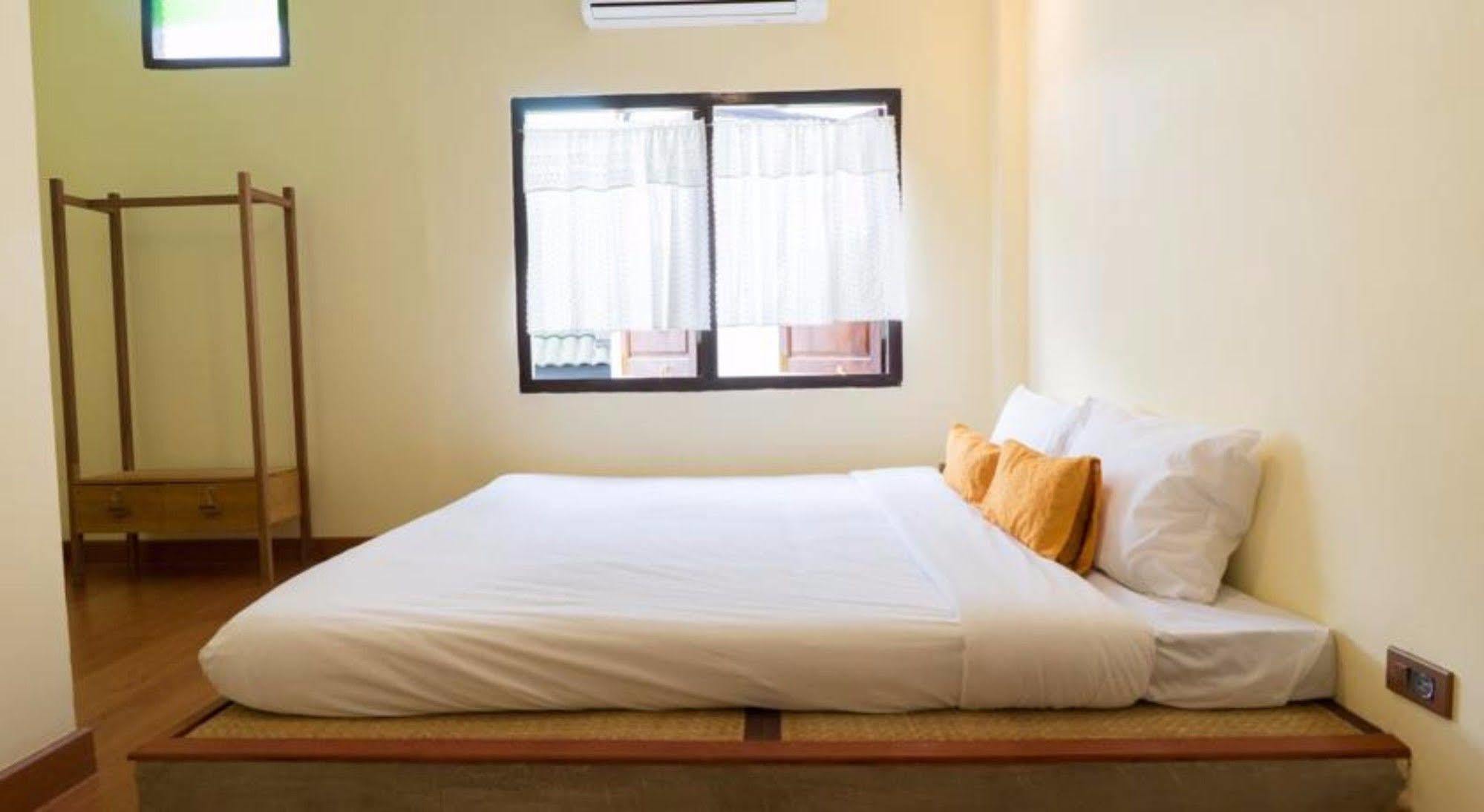Manon Sleepeatdrink Bed & Breakfast Чиангмай Екстериор снимка