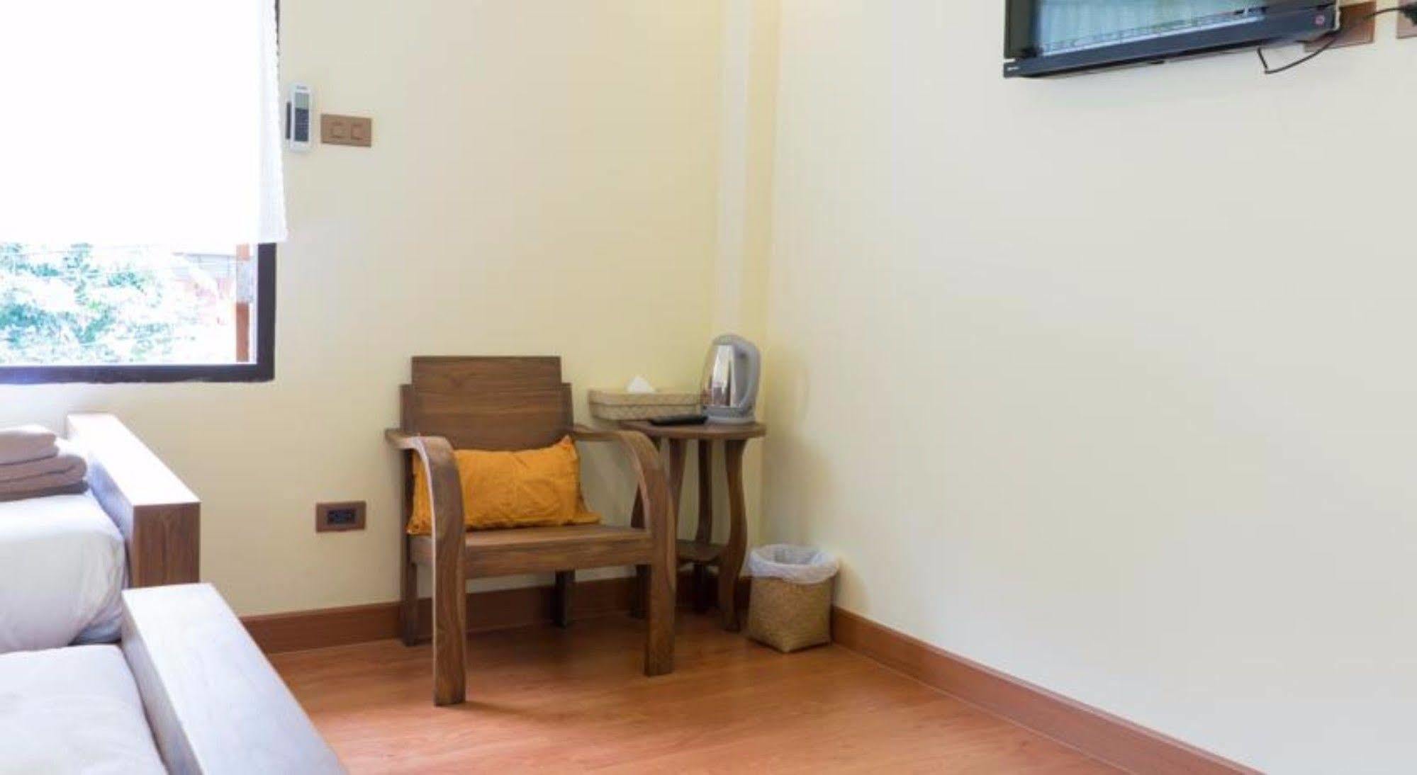 Manon Sleepeatdrink Bed & Breakfast Чиангмай Екстериор снимка